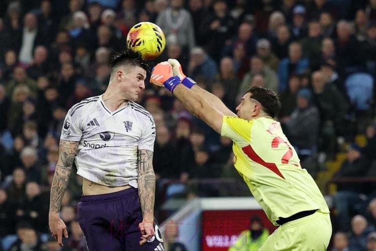 8500万打水漂?曼联新援2分钟离谱2失单刀!队友气炸,近3个月0球 8500万打水漂?曼联新援2分钟离谱2失单刀!队友气炸,近3个月0球